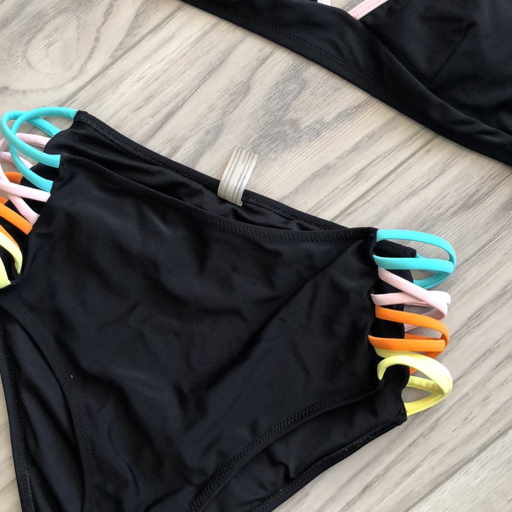 🖤Color Strappy Bikini - Picture 3 of 5